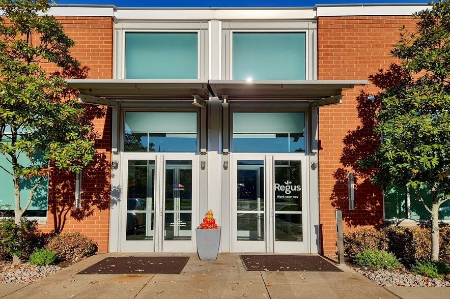 50 Pennwood Pl, Warrendale, PA à louer - Photo de l’immeuble – Image 1 sur 15