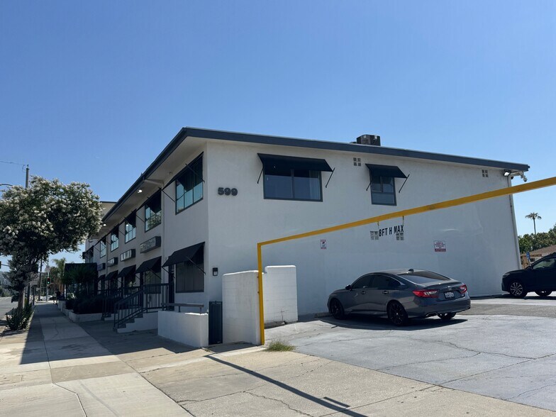 599 S Barranca Ave, Covina, CA à vendre - Photo de l’immeuble – Image 2 sur 7