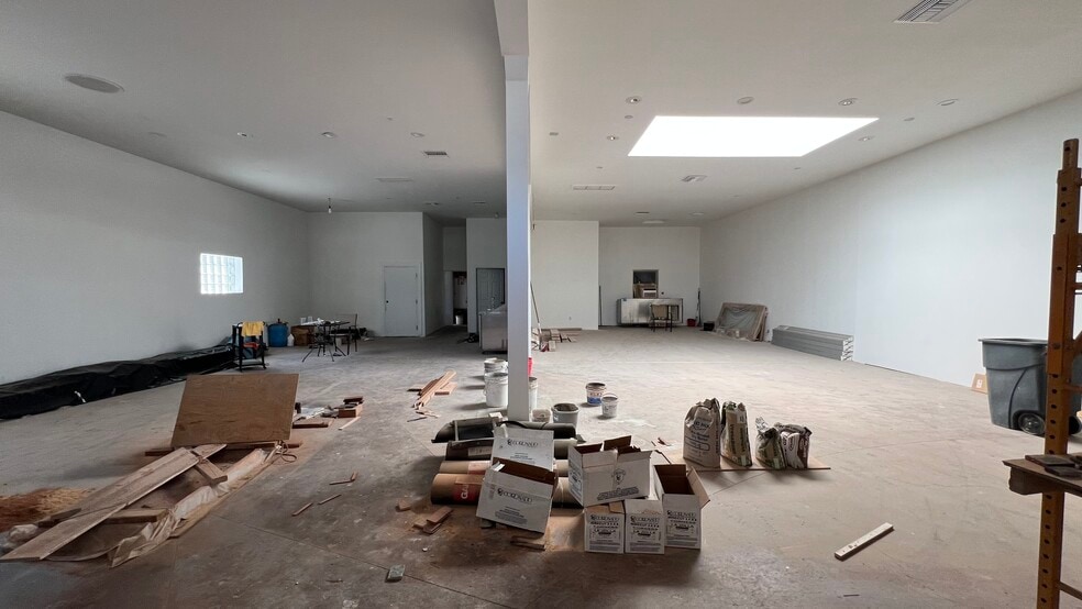 5425 Reseda Blvd, Tarzana, CA à louer - Photo de l’immeuble – Image 2 sur 19
