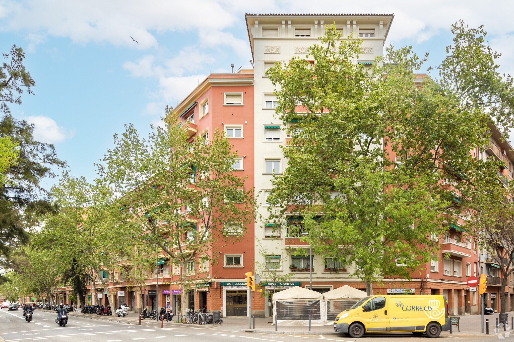 Local commercial dans Barcelone, Barcelona à louer Photo principale– Image 1 sur 3