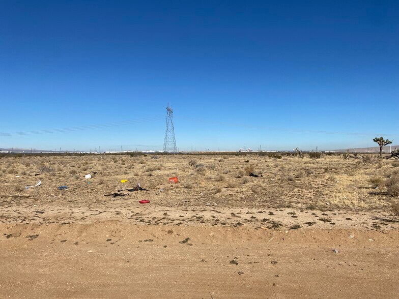 00 Holly Rd, Adelanto, CA à vendre - Photo de l’immeuble – Image 2 sur 3