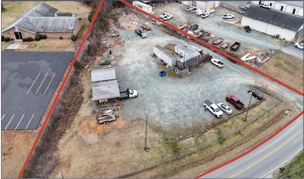 5118 N Causeway Rd, Winston-Salem, NC à louer - Photo de l’immeuble – Image 2 sur 2
