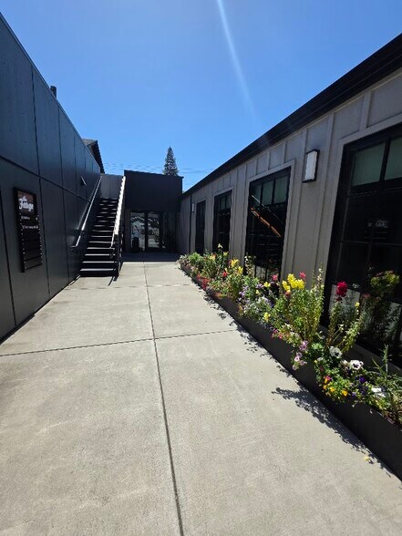 3295 El Camino Real, Atherton, CA à louer - Photo de l’immeuble – Image 3 sur 19