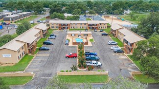 Plus de détails pour 500 E Nopal St, Uvalde, TX - Logement à vendre