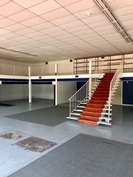 3700-3758 SE Dixie Hwy, Stuart, FL à louer - Photo intérieure – Image 3 sur 35