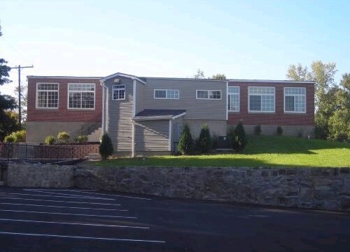 10 Marine St, Thomaston, CT à louer - Photo de l’immeuble – Image 2 sur 15