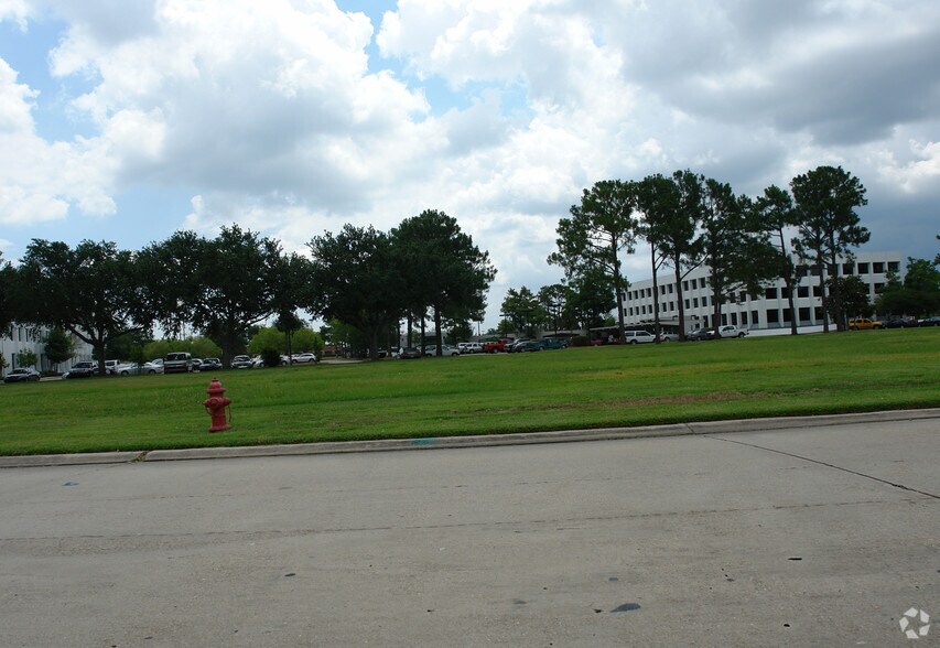 120 James Drive West, Saint Rose, LA à vendre - Photo de l’immeuble – Image 2 sur 3