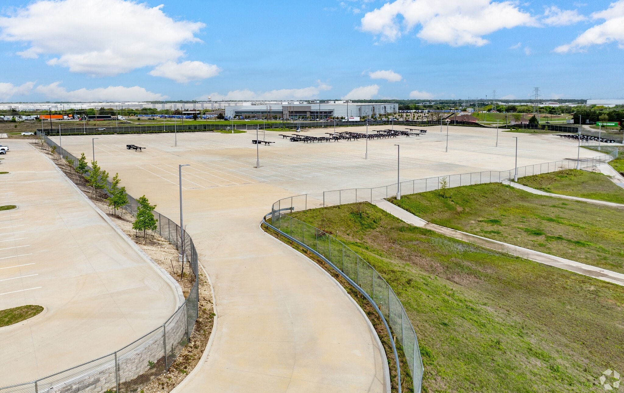 9300 Bonnie View Rd, Dallas, TX à louer Photo principale– Image 1 sur 3