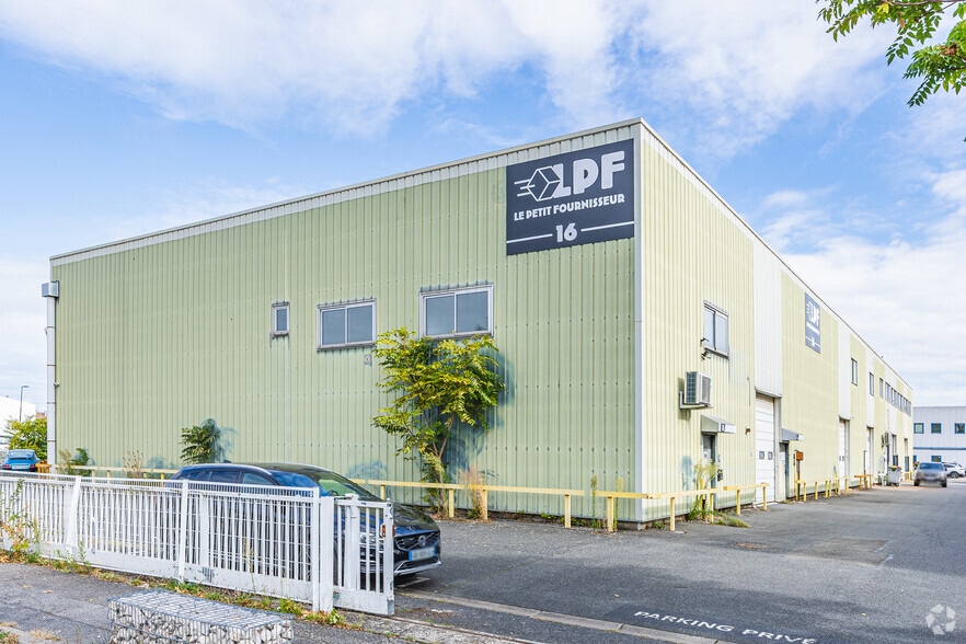 12-16 Rue Des Entrepreneurs, Carrières-sur-Seine à louer - Photo principale – Image 1 sur 3