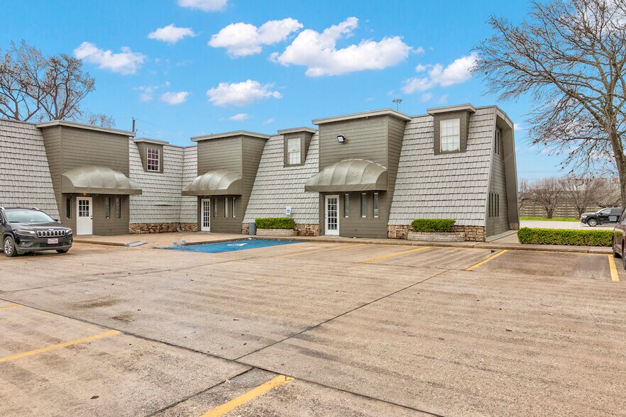 3350 Mcfaddin Ave, Beaumont, TX à louer - Photo de l’immeuble – Image 2 sur 27