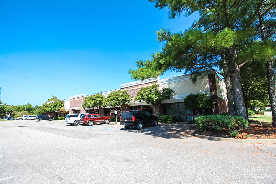 1682 Shelby Oaks Dr N, Memphis, TN à louer - Photo de l’immeuble – Image 3 sur 6