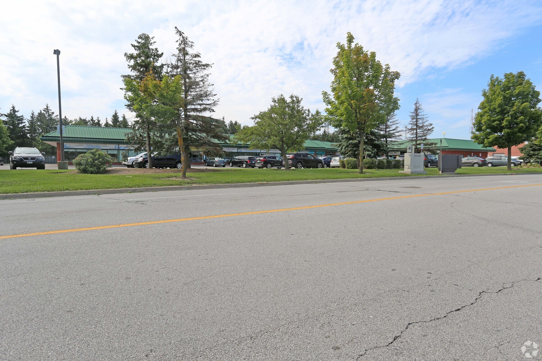 21 Roysun Rd, Vaughan, ON à louer Photo principale– Image 1 sur 5