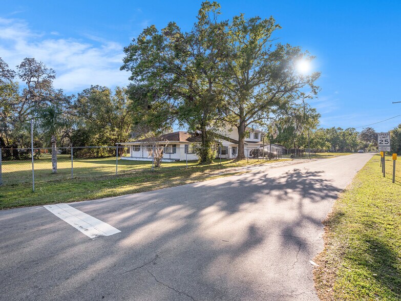 4820 N Falkenburg Rd, Tampa, FL à vendre - Photo de l’immeuble – Image 1 sur 5