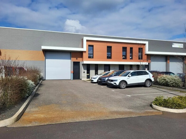Local d’activités dans Meyzieu à louer - Photo de l’immeuble – Image 2 sur 6