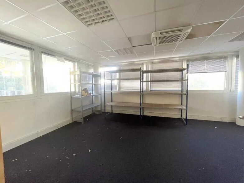 Bureau dans Villeneuve-Loubet à louer - Photo de l’immeuble – Image 3 sur 11