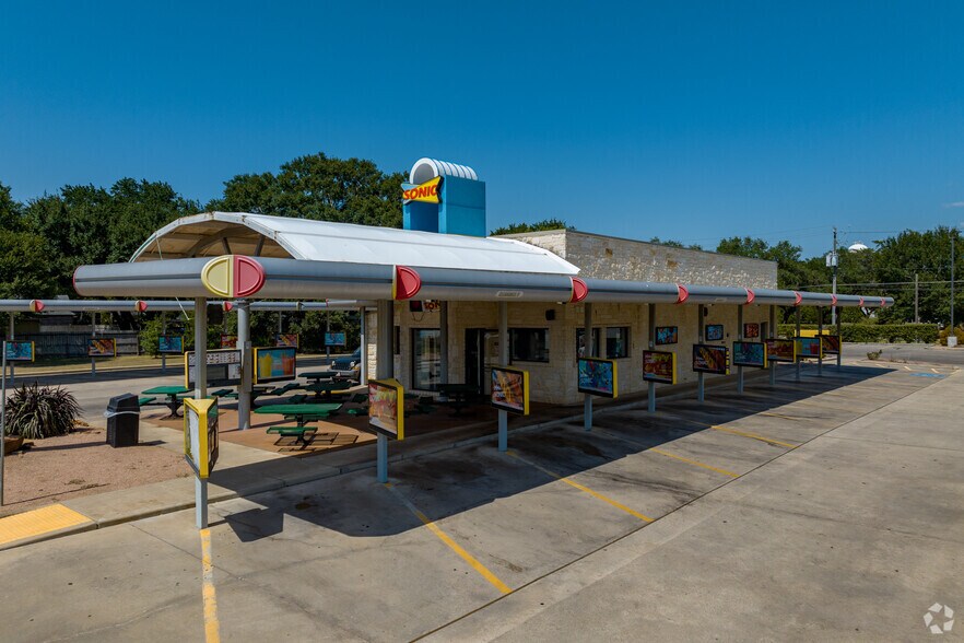 373 S Dill St, East Bernard, TX à louer - Photo principale – Image 1 sur 19