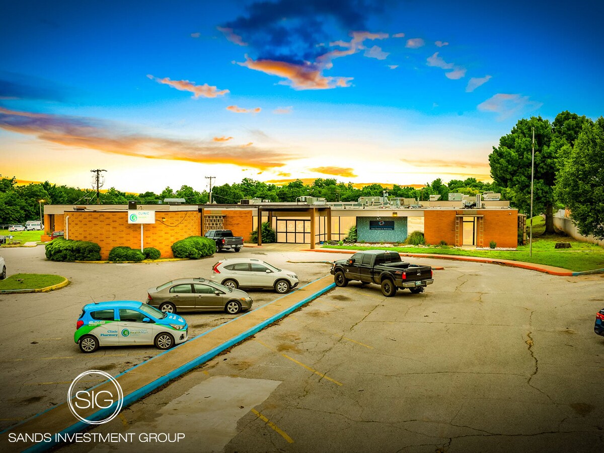 Southern Plains Medical Center 2-Unit portefeuille de 2 biens à vendre sur LoopNet.fr Photo de l’immeuble– Image 1 sur 7