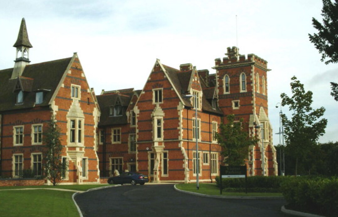 The Manor, Birmingham à louer Photo principale– Image 1 sur 2