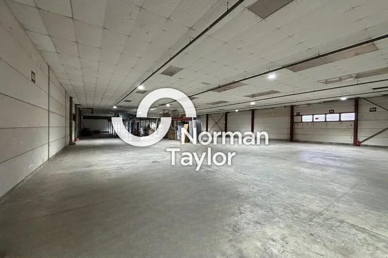 Local d’activités dans Cournonsec à louer Photo intérieure– Image 1 sur 5