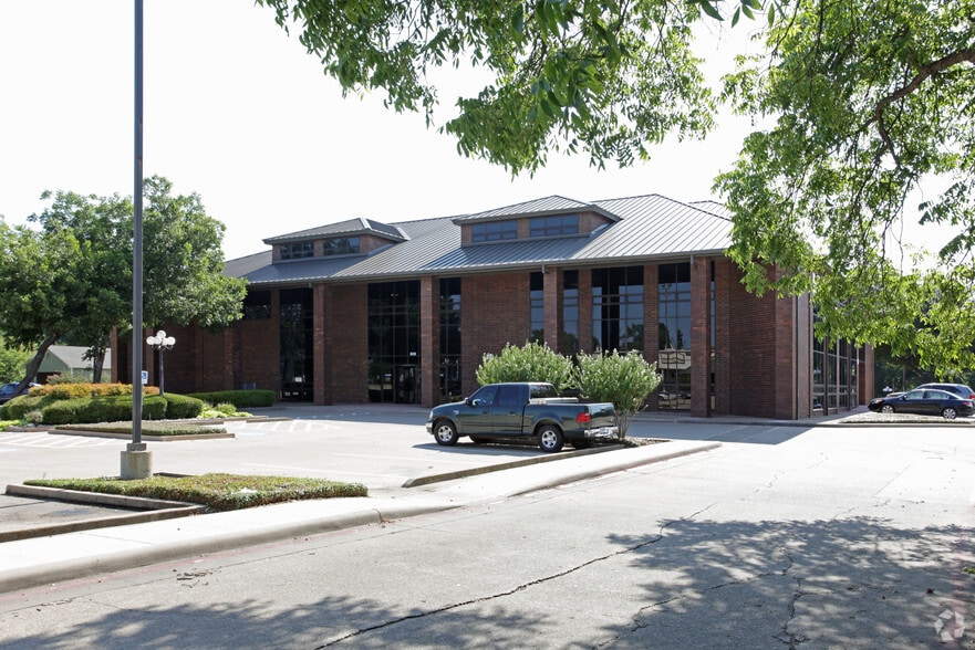 820 Ferris Ave, Waxahachie, TX à vendre - Photo principale – Image 1 sur 3