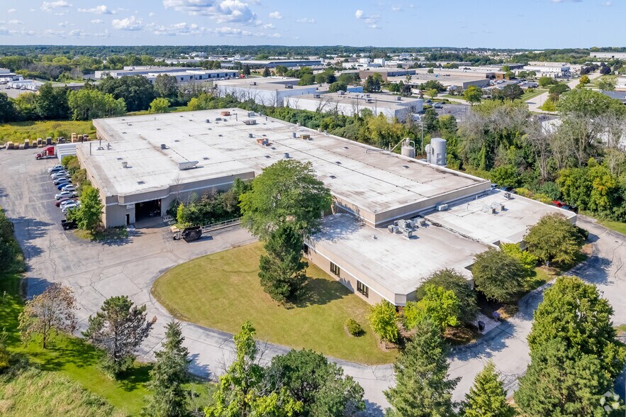 W139N9499 State Highway 145, Menomonee Falls, WI à louer - Photo principale – Image 1 sur 39
