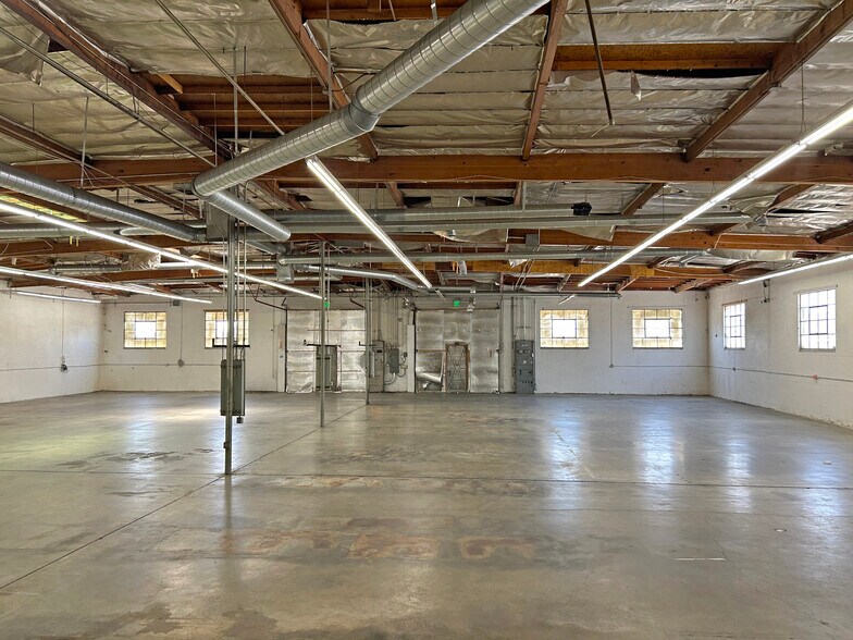 8511 Lankershim Blvd, Sun Valley, CA à louer - Photo de l’immeuble – Image 2 sur 9