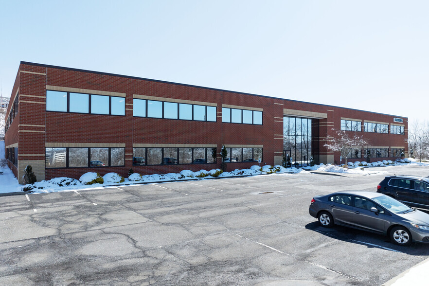 1 Empire Dr, Rensselaer, NY à louer - Photo de l’immeuble – Image 1 sur 13