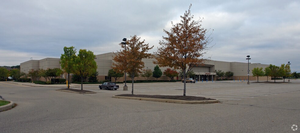 12064 Springfield Pike, Springdale, OH à vendre - Photo de l’immeuble – Image 2 sur 2
