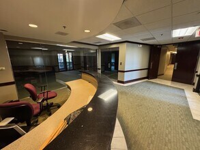 4370 W 109th St, Overland Park, KS à louer Photo intérieure– Image 2 sur 8