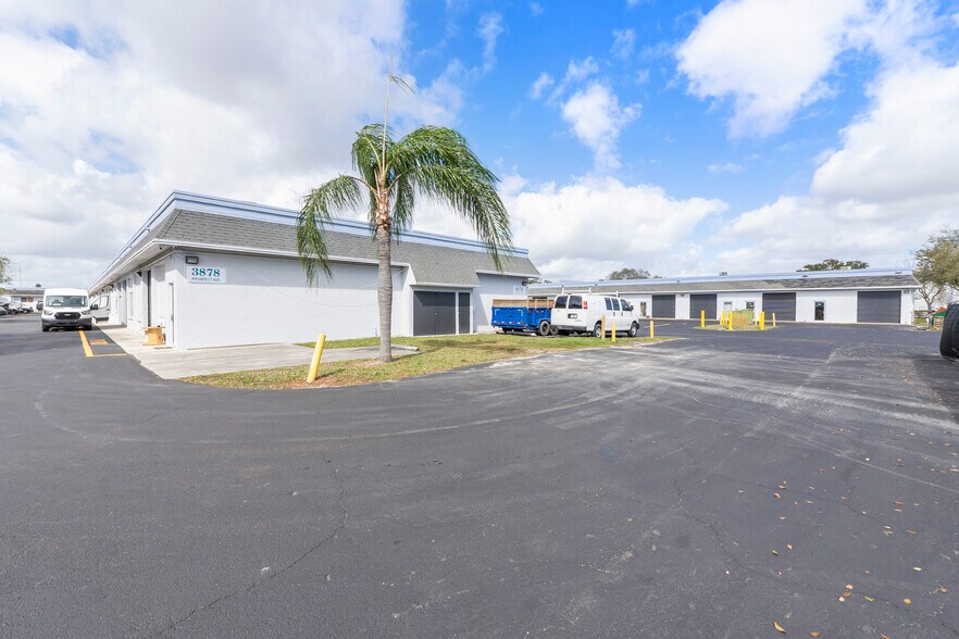 3866 Prospect Ave, West Palm Beach, FL à louer - Photo de l’immeuble – Image 2 sur 10