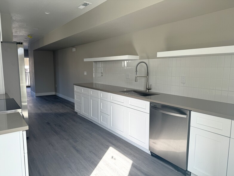 15 New Construction Townhomes portefeuille de 2 biens à vendre sur LoopNet.fr - Photo de l’immeuble – Image 3 sur 37