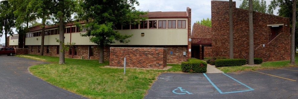 2346 S Lynhurst Dr, Indianapolis, IN à louer - Photo principale – Image 1 sur 7