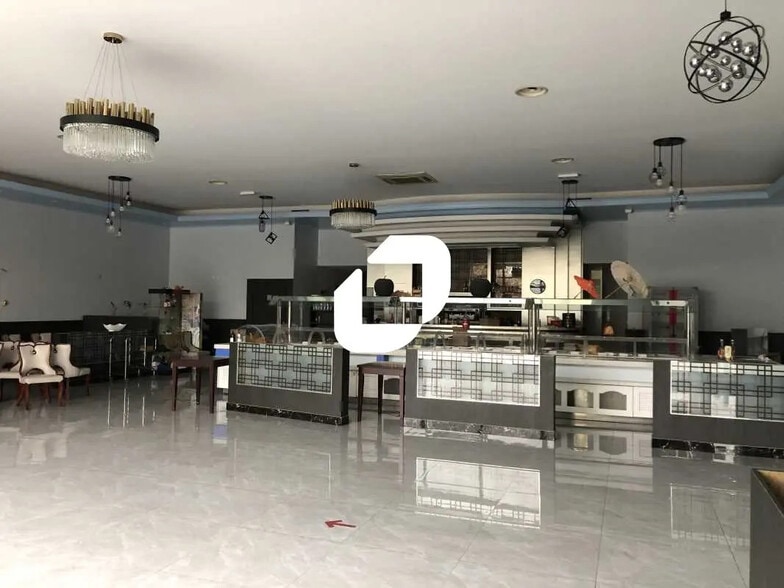 Local commercial dans L'ISLE-ADAM à louer - Photo intérieure – Image 2 sur 4