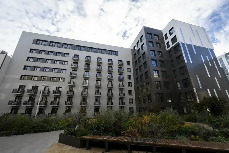 Bureau dans Montigny-le-Bretonneux à louer - Photo de l’immeuble – Image 2 sur 11