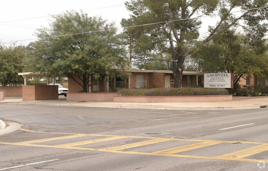 2807 E 22nd St, Tucson, AZ à louer - Photo de l’immeuble – Image 2 sur 8
