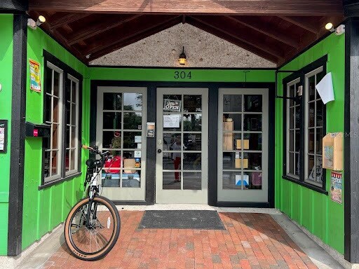 304 Flagler Ave, New Smyrna Beach, FL à vendre - Photo de l’immeuble – Image 2 sur 4