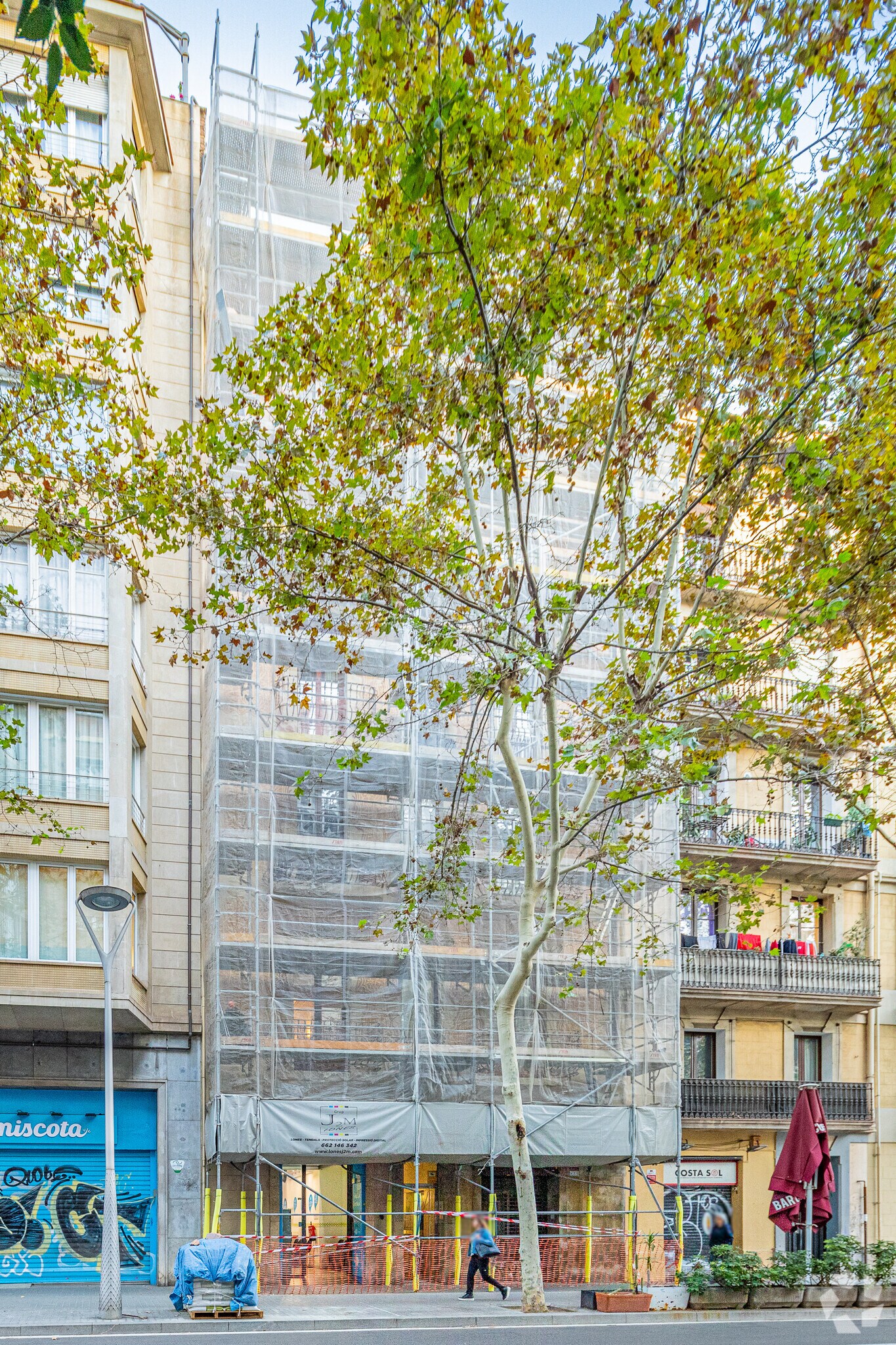 Immeuble residentiel dans Barcelone, Barcelona à vendre Photo principale– Image 1 sur 2