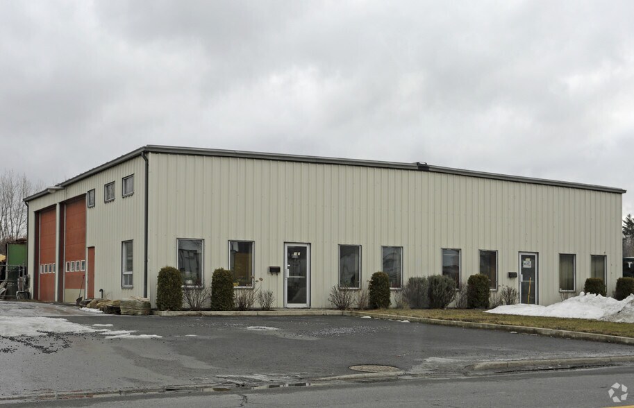 2057-2059 Boul Industriel, Chambly, QC à vendre - Photo de l’immeuble – Image 2 sur 2