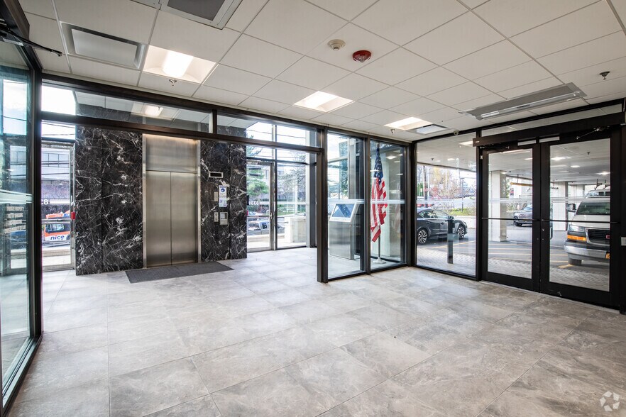 833 Northern Blvd, Great Neck, NY à louer - Hall d’entrée – Image 3 sur 24