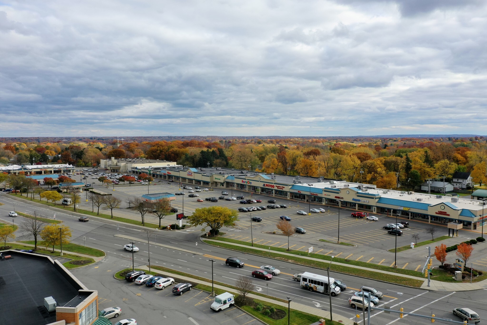 2255-2307 E Ridge Rd, Irondequoit, NY à louer Photo principale– Image 1 sur 5