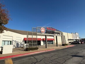 8321-8421 E 61st St, Tulsa, OK à louer Photo intérieure– Image 1 sur 2