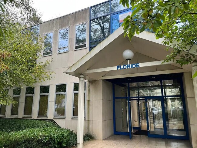 Plus de détails pour 11 Rue Rosa Luxemburg, Éragny - Bureau à vendre