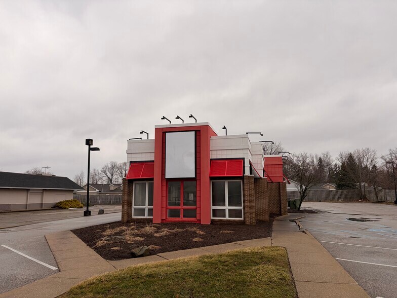 22855 Emery Rd, Garfield Heights, OH à vendre - Photo de l’immeuble – Image 2 sur 6