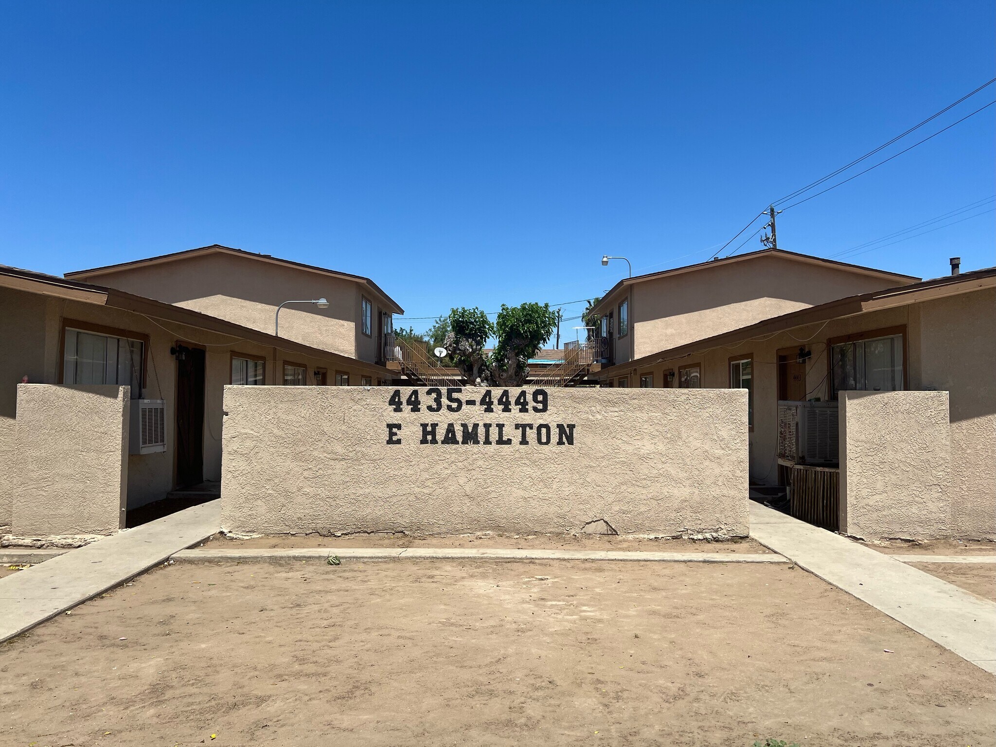 4419 E Hamilton Ave, Fresno, CA à vendre Photo de l’immeuble– Image 1 sur 22