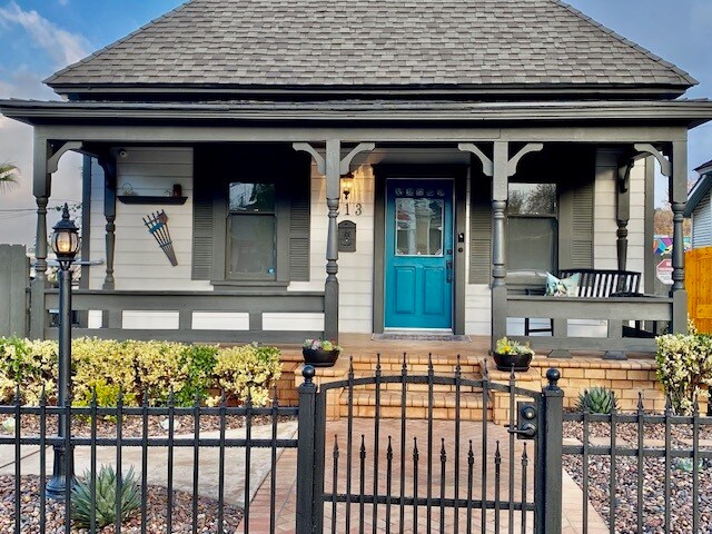 213 E Olive Ave, Redlands, CA à louer - Photo de l’immeuble – Image 1 sur 9