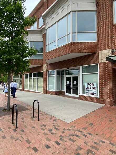 100 E Franklin St, Chapel Hill, NC à louer - Photo de l’immeuble – Image 2 sur 5