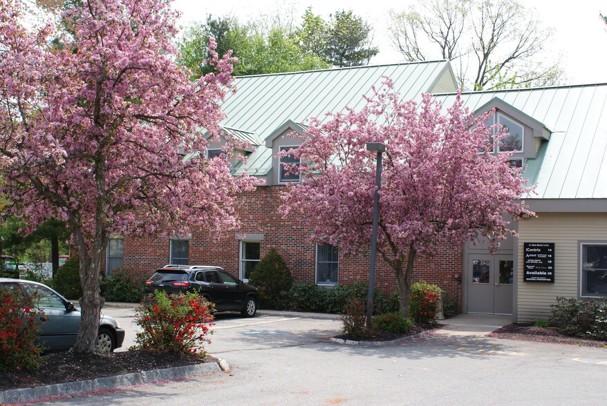 11 Red Roof Ln, Salem, NH à louer - Photo de l’immeuble – Image 3 sur 10
