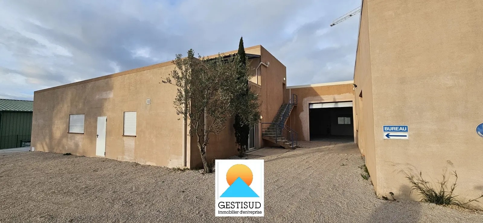 Local d’activités dans Signes à louer Photo de l’immeuble– Image 1 sur 10