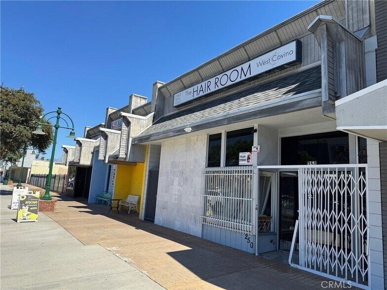 250 S Glendora Ave, West Covina, CA à vendre - Photo de l’immeuble – Image 2 sur 24