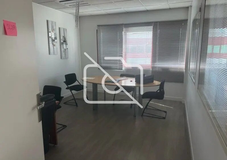 Industriel/Logistique dans Le Pin à vendre - Photo de l’immeuble – Image 2 sur 3